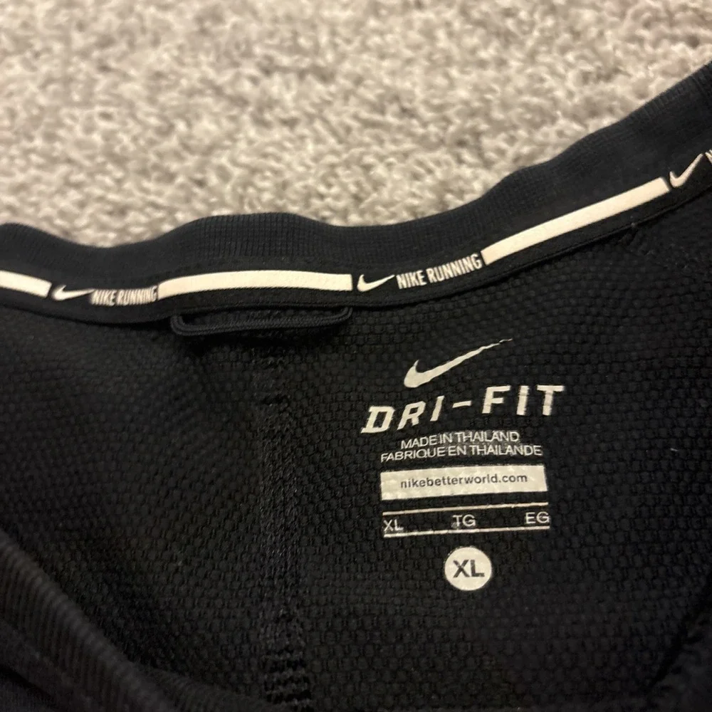 646653-010 Nike Women's running SPRINT reflective crew shirt Zip Pocket XL Black